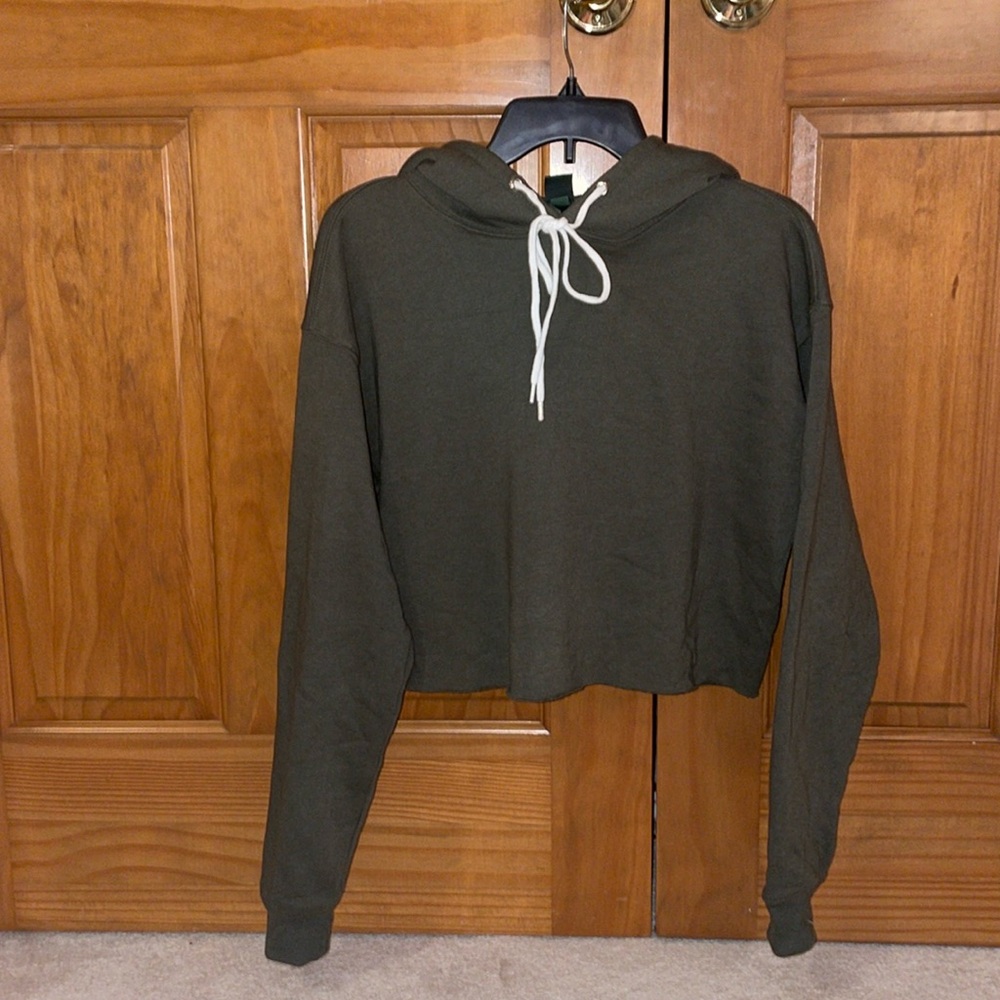 Wild Fable medium army green cropped hoodie